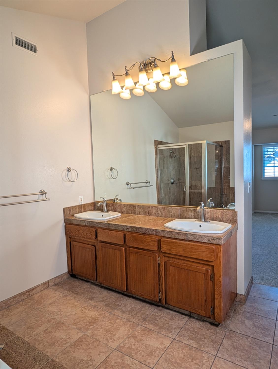 1773 E Goshen Ave, Fresno, CA 93720