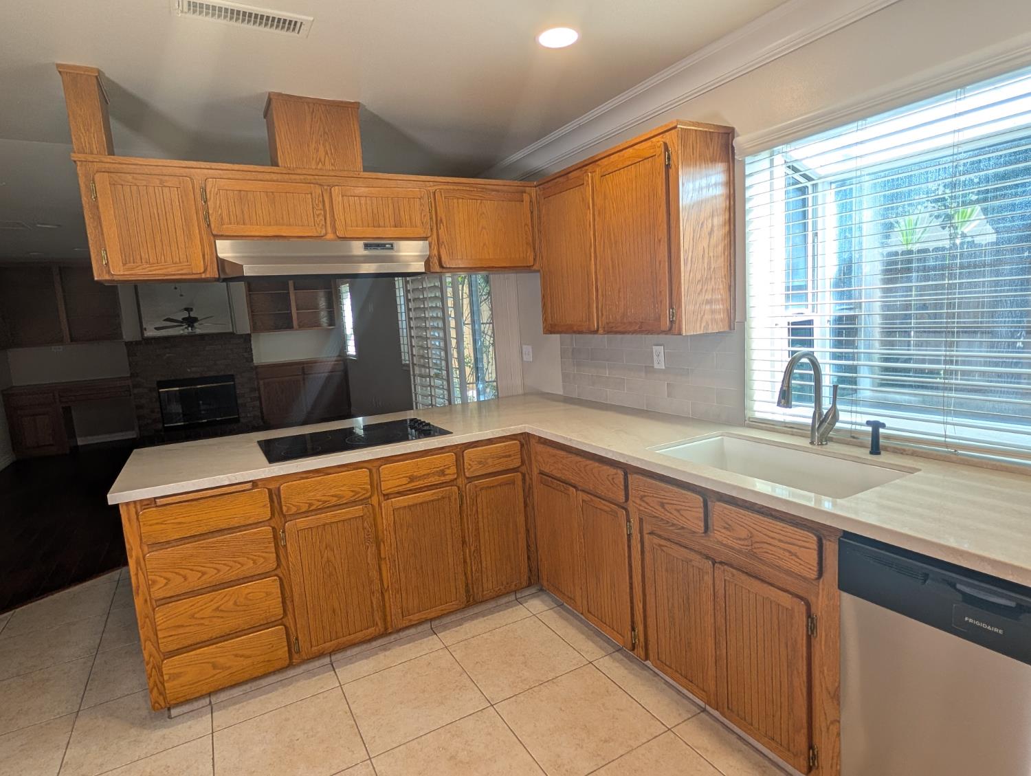 1773 E Goshen Ave, Fresno, CA 93720