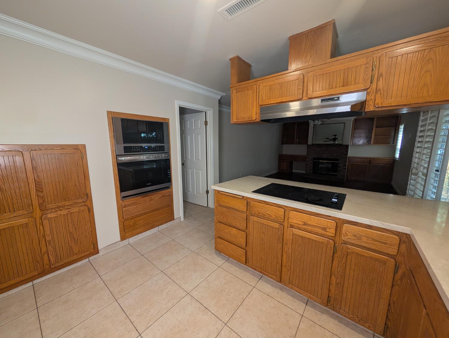 1773 E Goshen Ave, Fresno, CA 93720