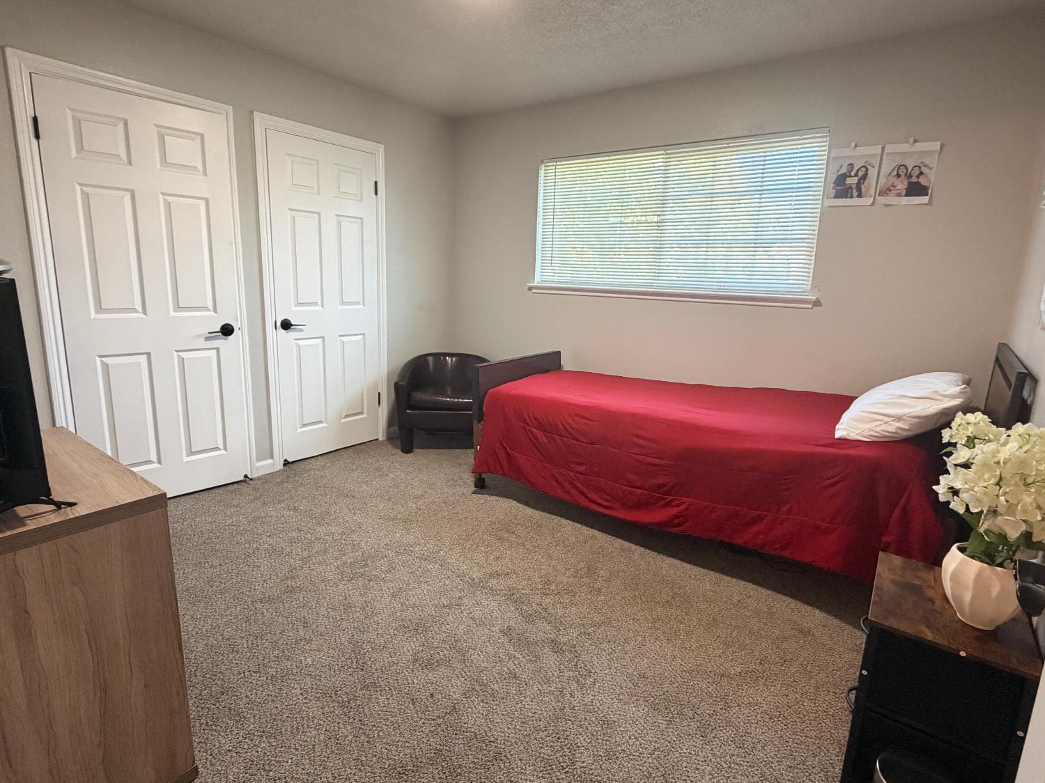 2963 E Norwich Ave, Fresno, CA 93726