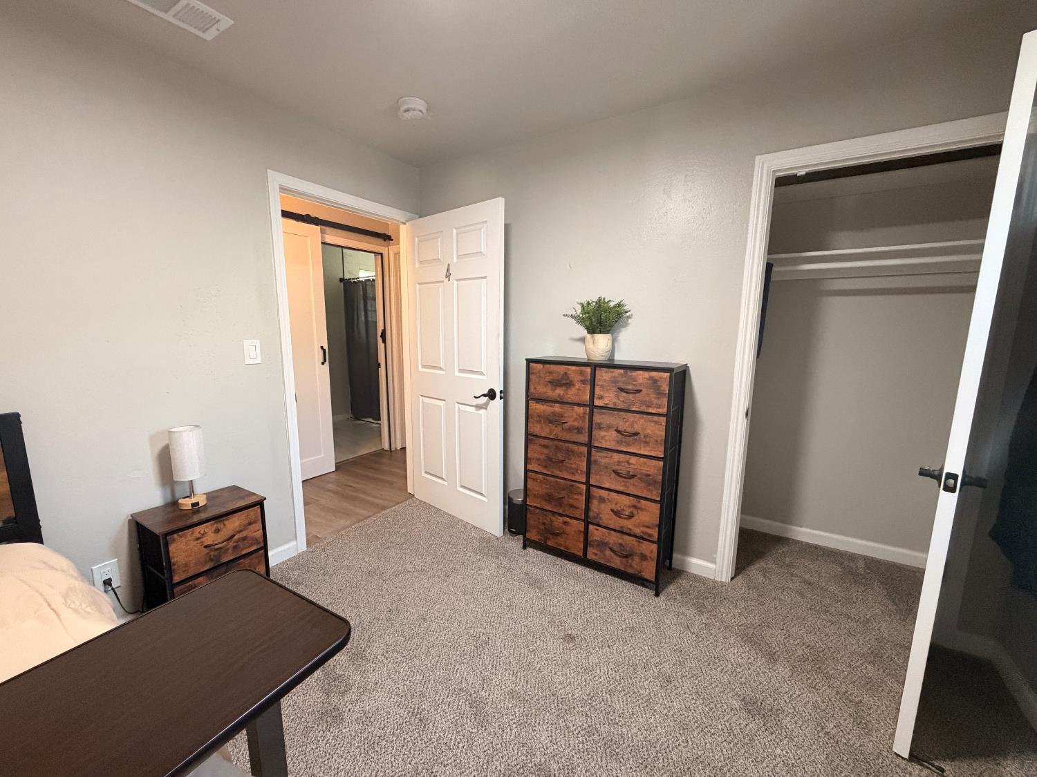 2963 E Norwich Ave, Fresno, CA 93726