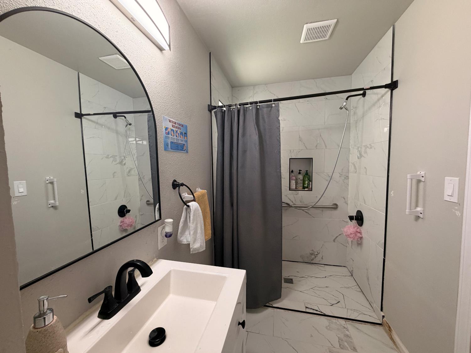 2963 E Norwich Ave, Fresno, CA 93726