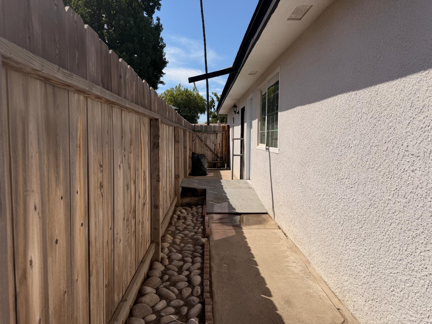 2963 E Norwich Ave, Fresno, CA 93726