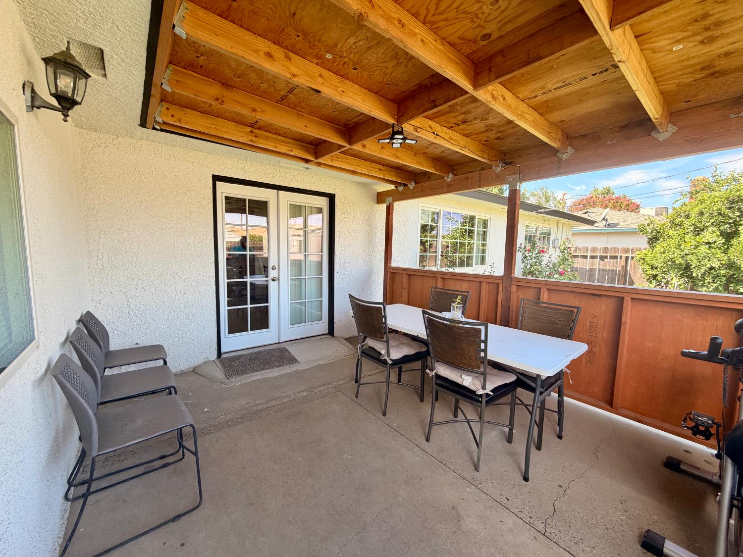 2963 E Norwich Ave, Fresno, CA 93726