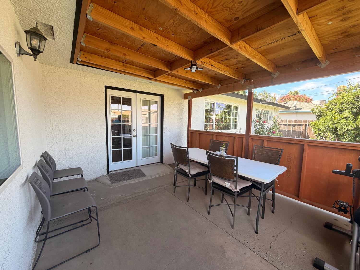 2963 E Norwich Ave, Fresno, CA 93726