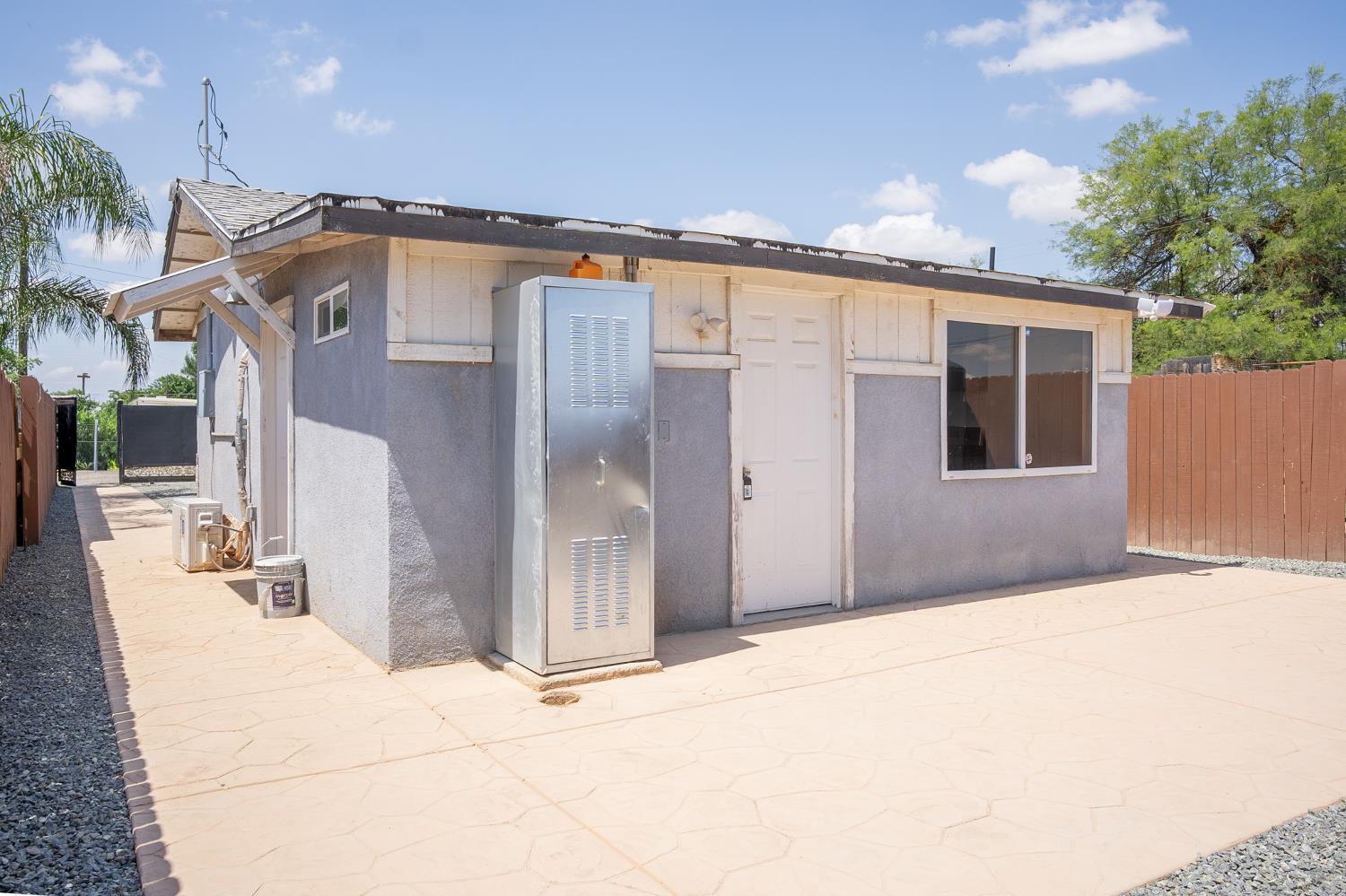 9893 Vista Ave, Hanford, CA 93230
