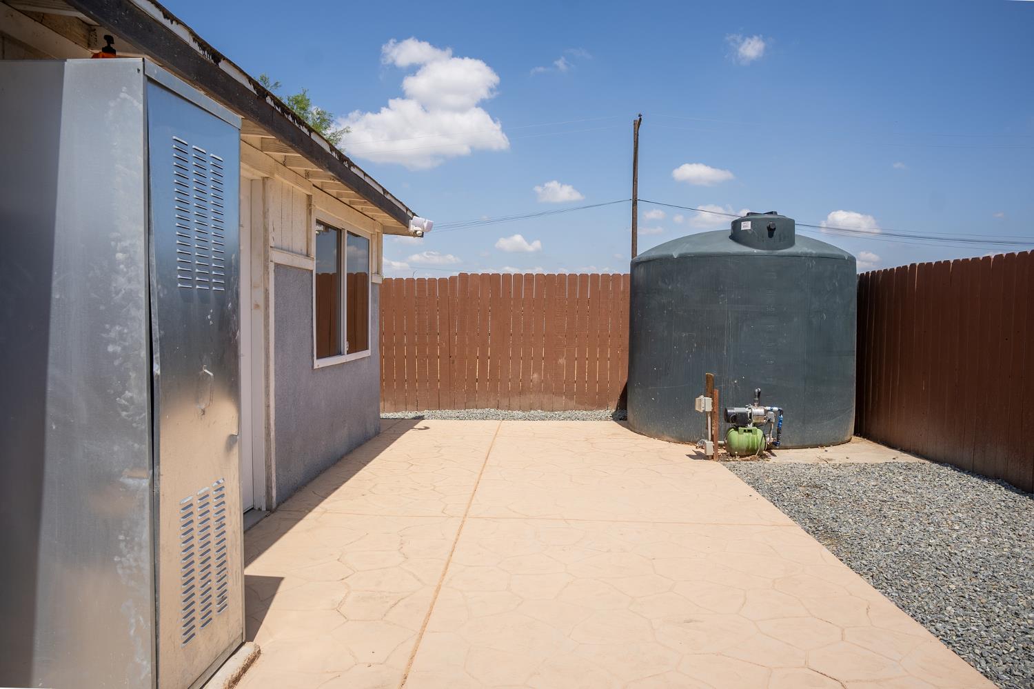 9893 Vista Ave, Hanford, CA 93230
