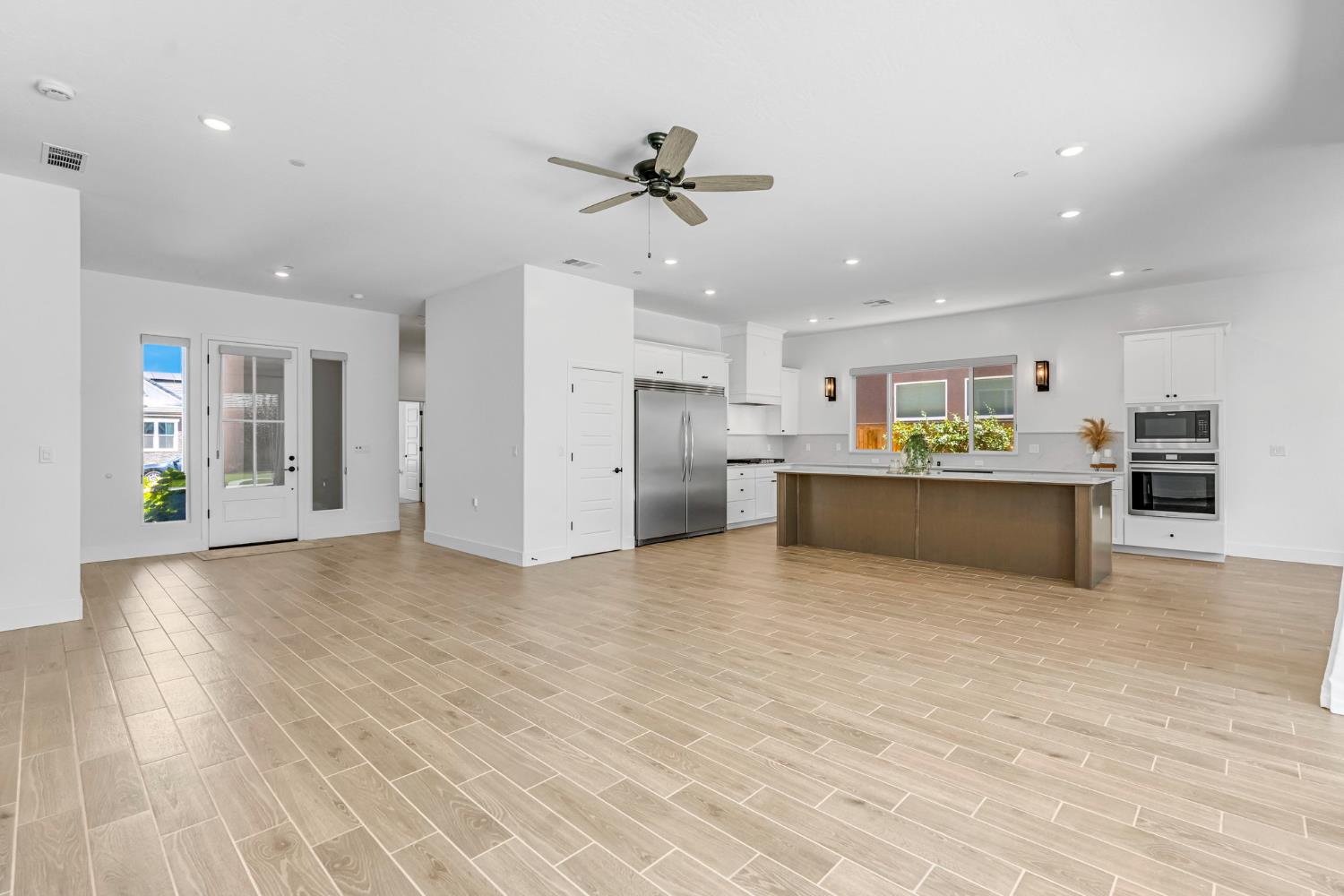 1236 Windmill Ave, Clovis, CA 93619