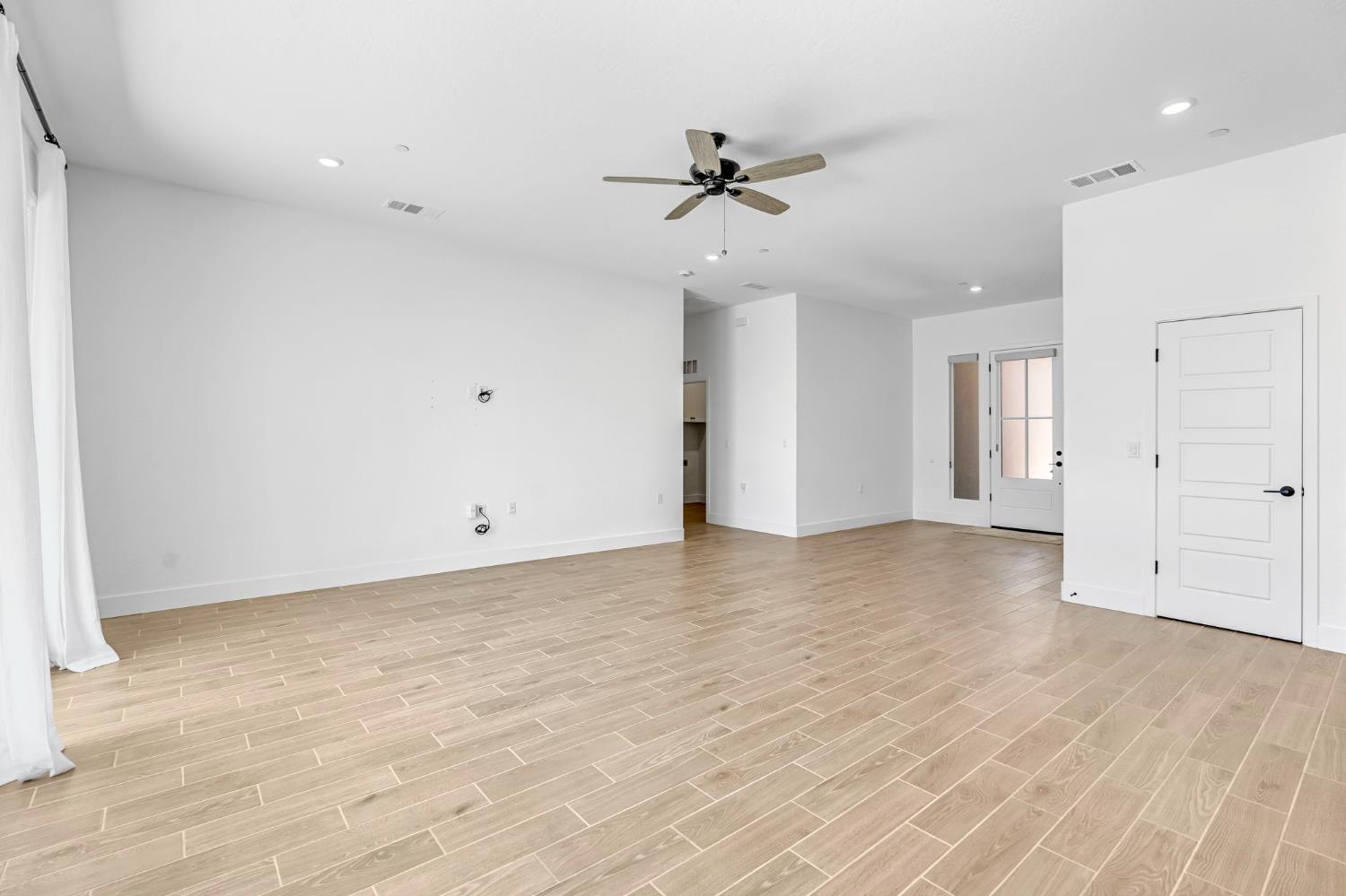 1236 Windmill Ave, Clovis, CA 93619