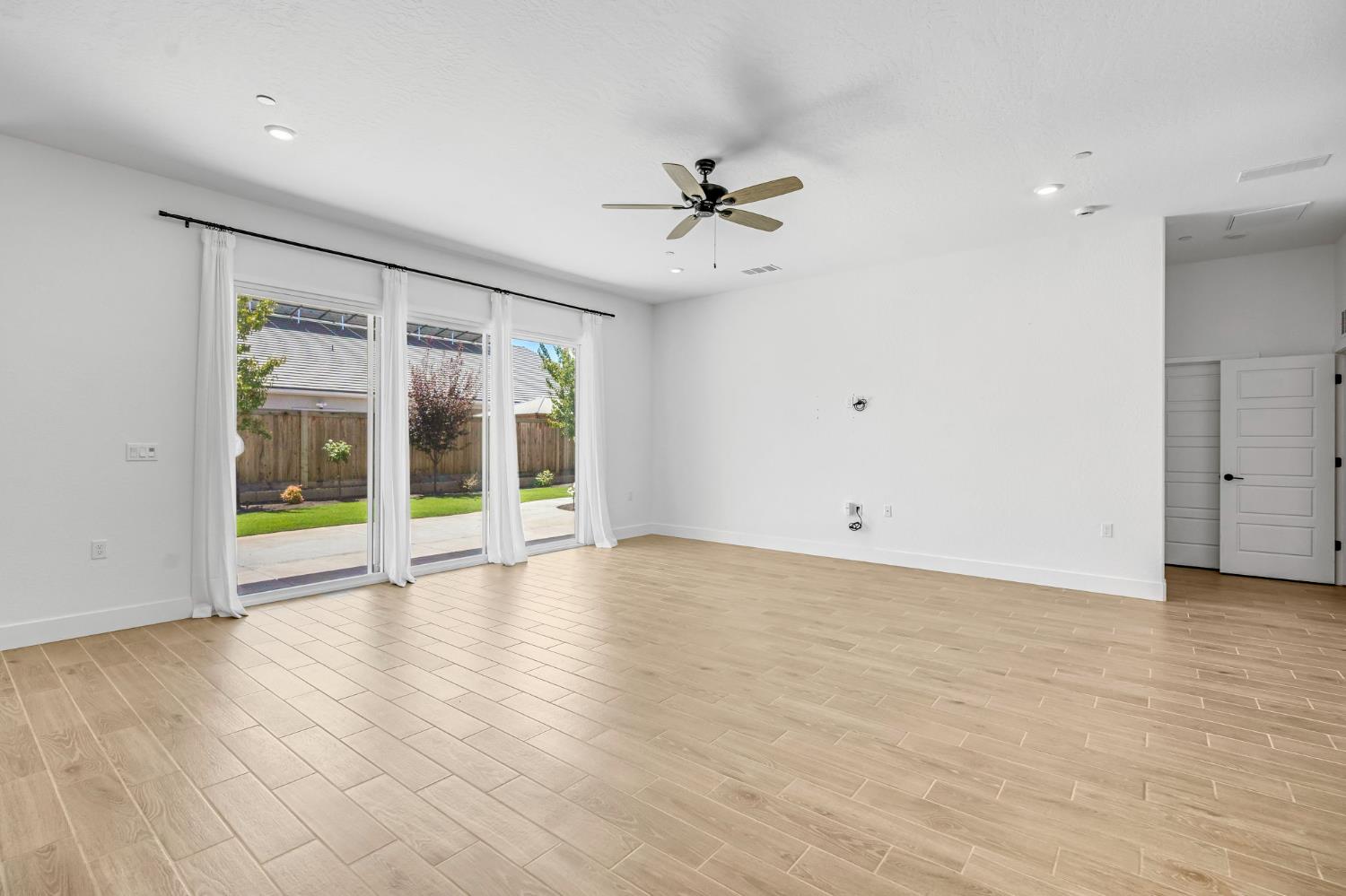 1236 Windmill Ave, Clovis, CA 93619