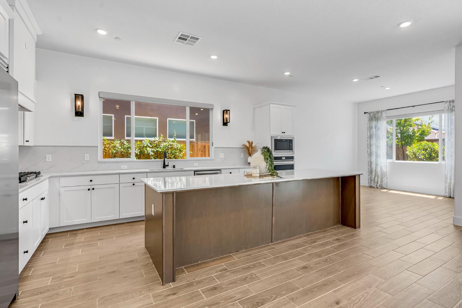 1236 Windmill Ave, Clovis, CA 93619