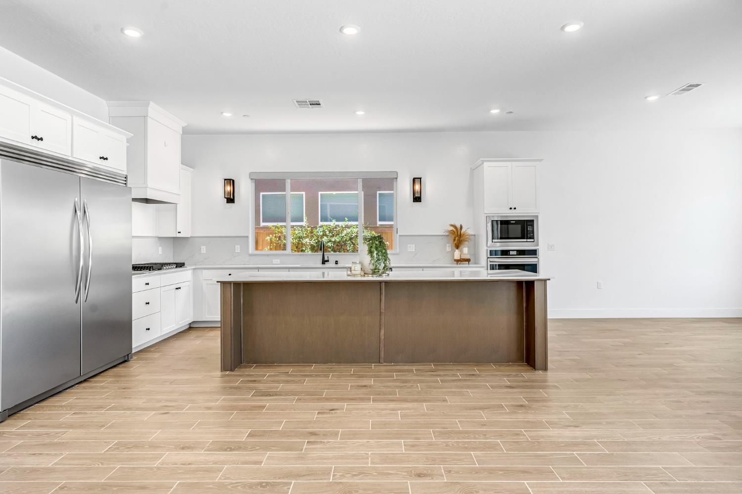 1236 Windmill Ave, Clovis, CA 93619