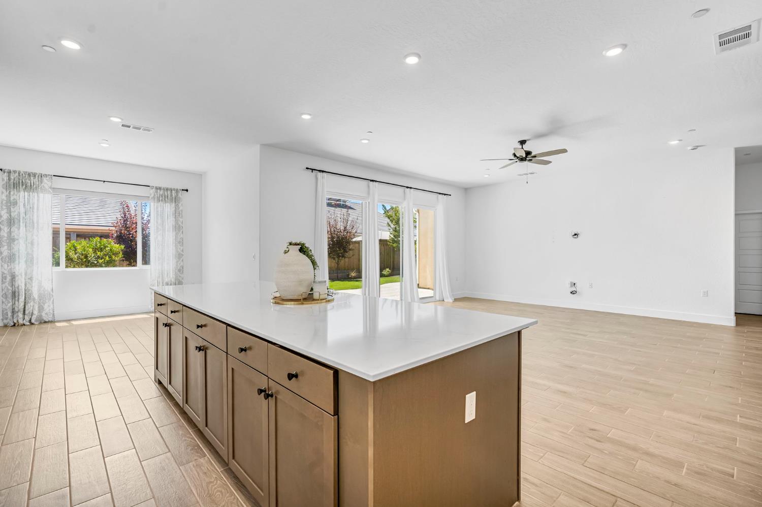 1236 Windmill Ave, Clovis, CA 93619