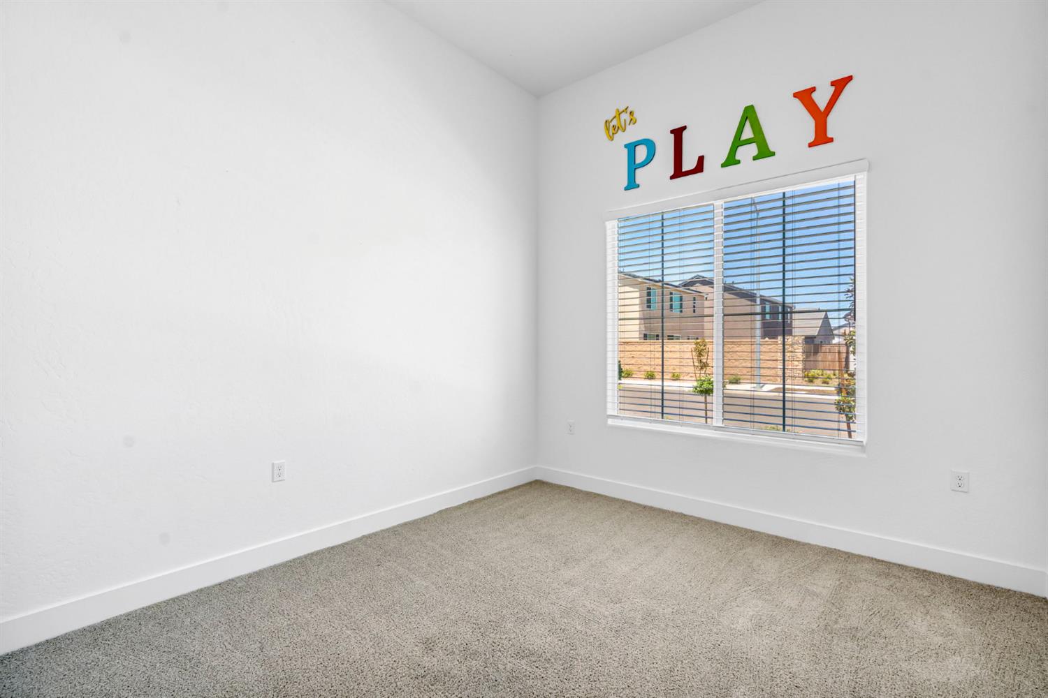 1236 Windmill Ave, Clovis, CA 93619