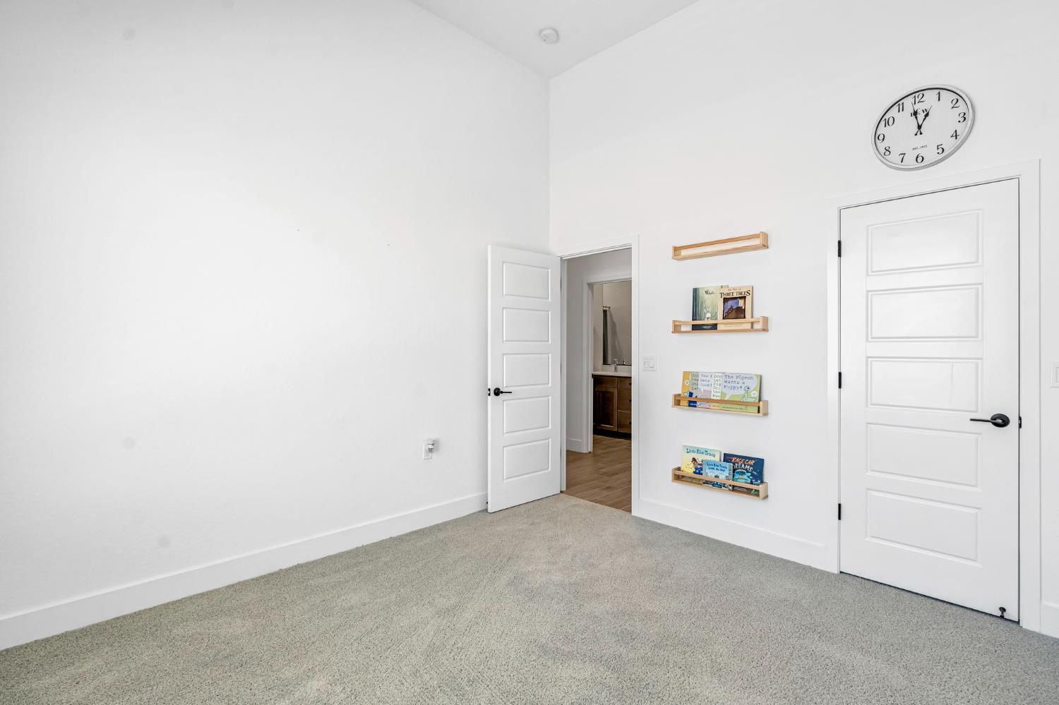 1236 Windmill Ave, Clovis, CA 93619