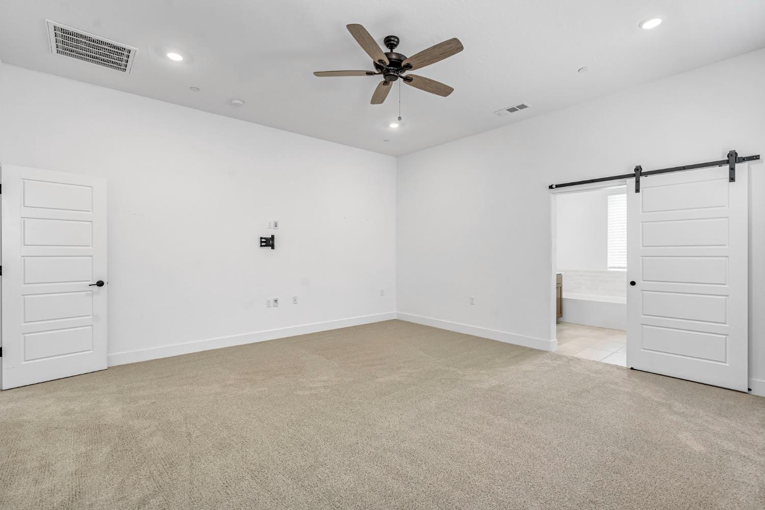 1236 Windmill Ave, Clovis, CA 93619