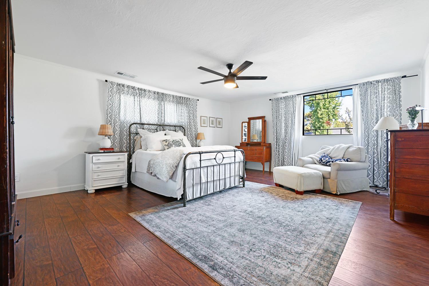 733 W Gettysburg Ave, Fresno, CA 93705