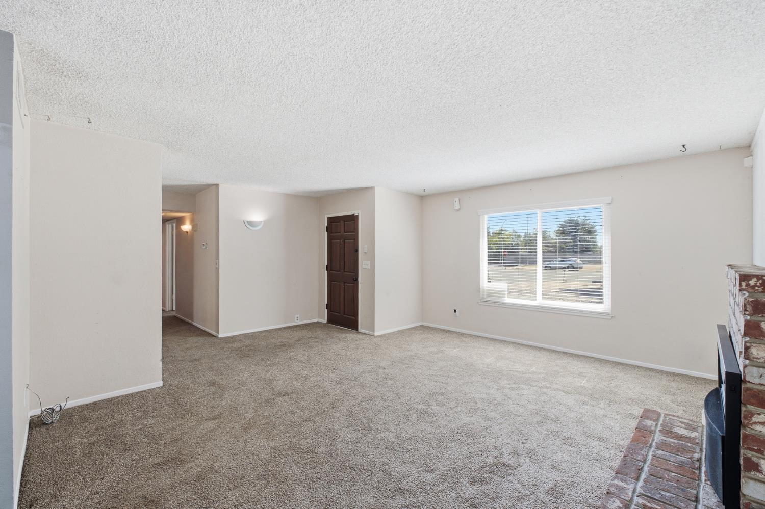 3028 W San Jose Ave, Fresno, CA 93711