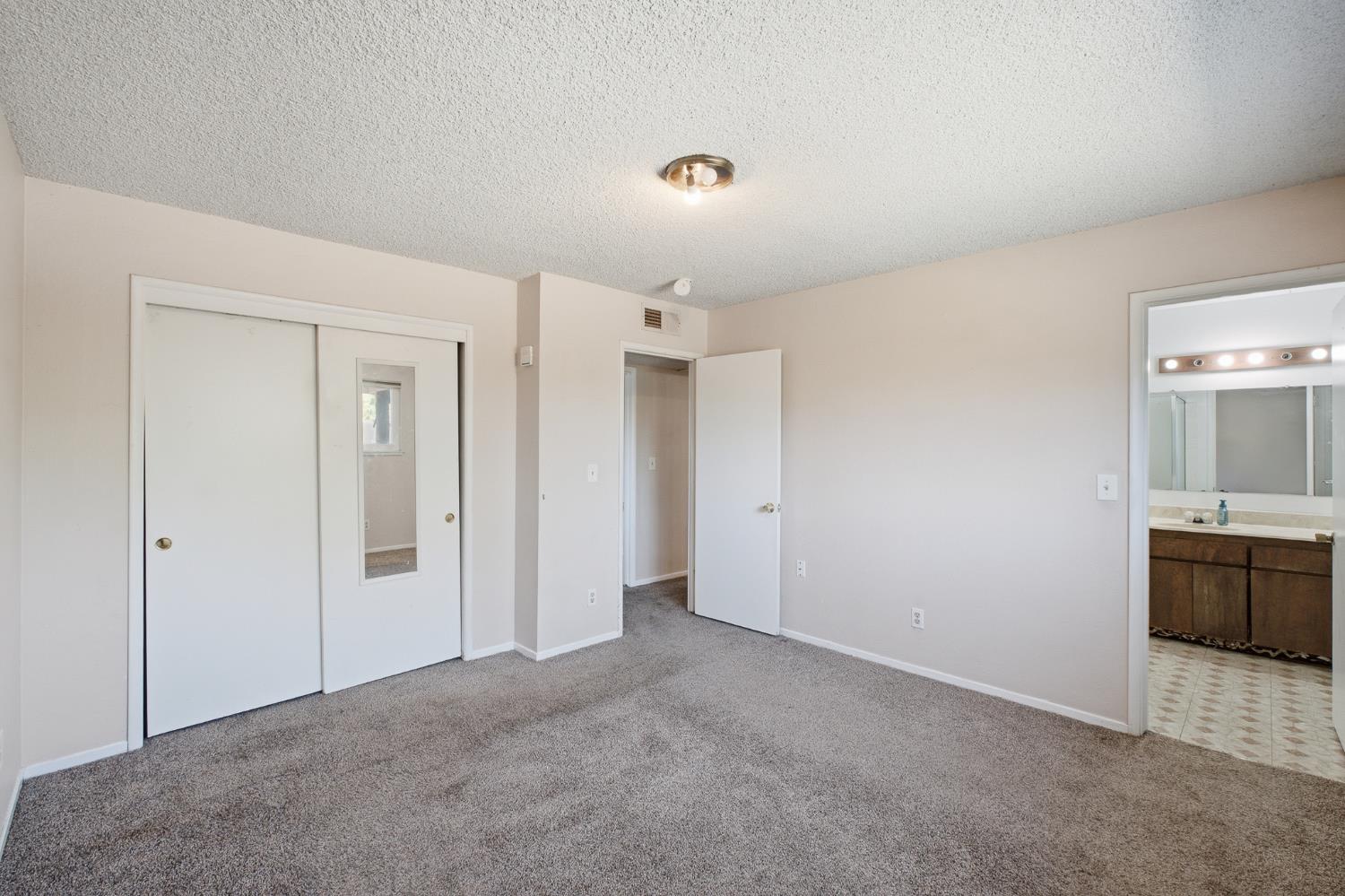 3028 W San Jose Ave, Fresno, CA 93711