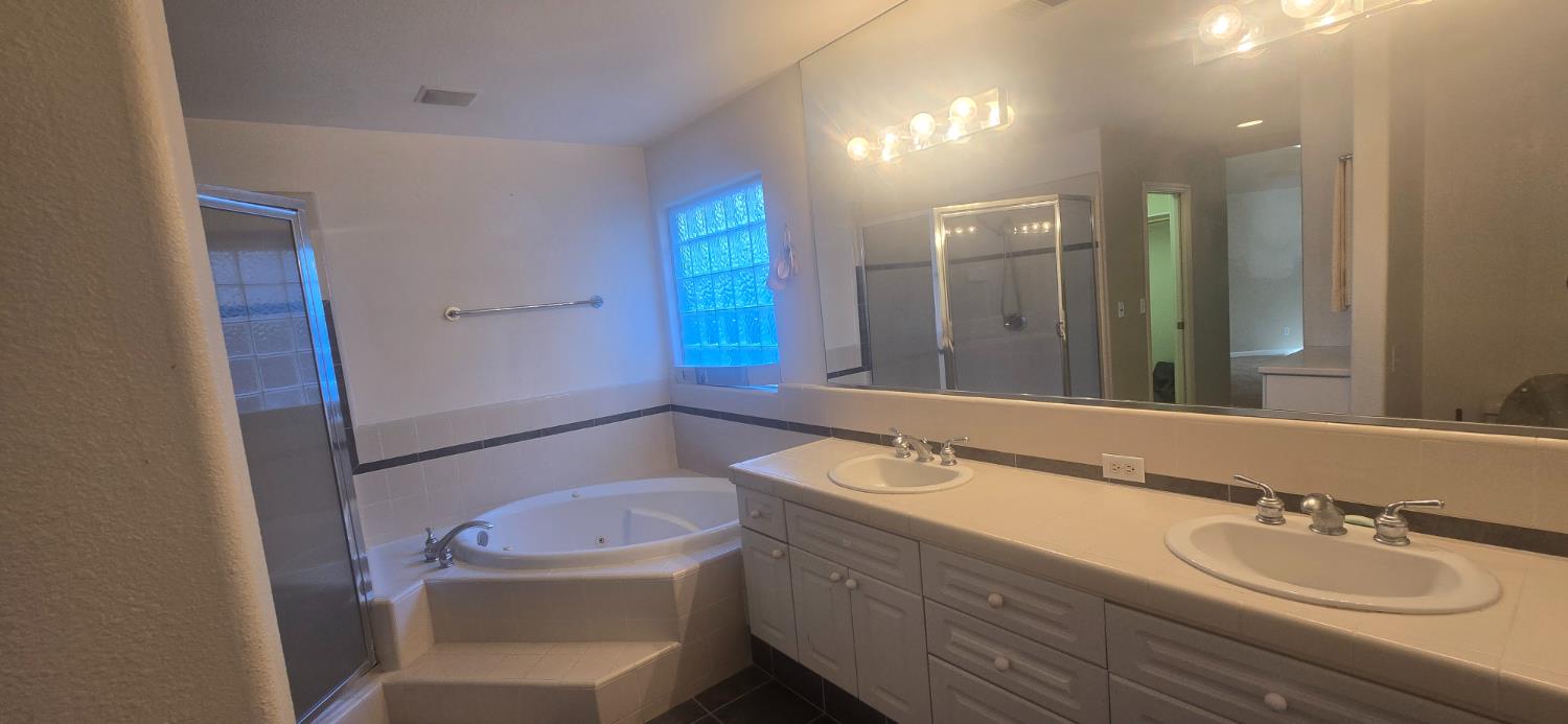 7449 N lodi ave, Fresno, CA 93722