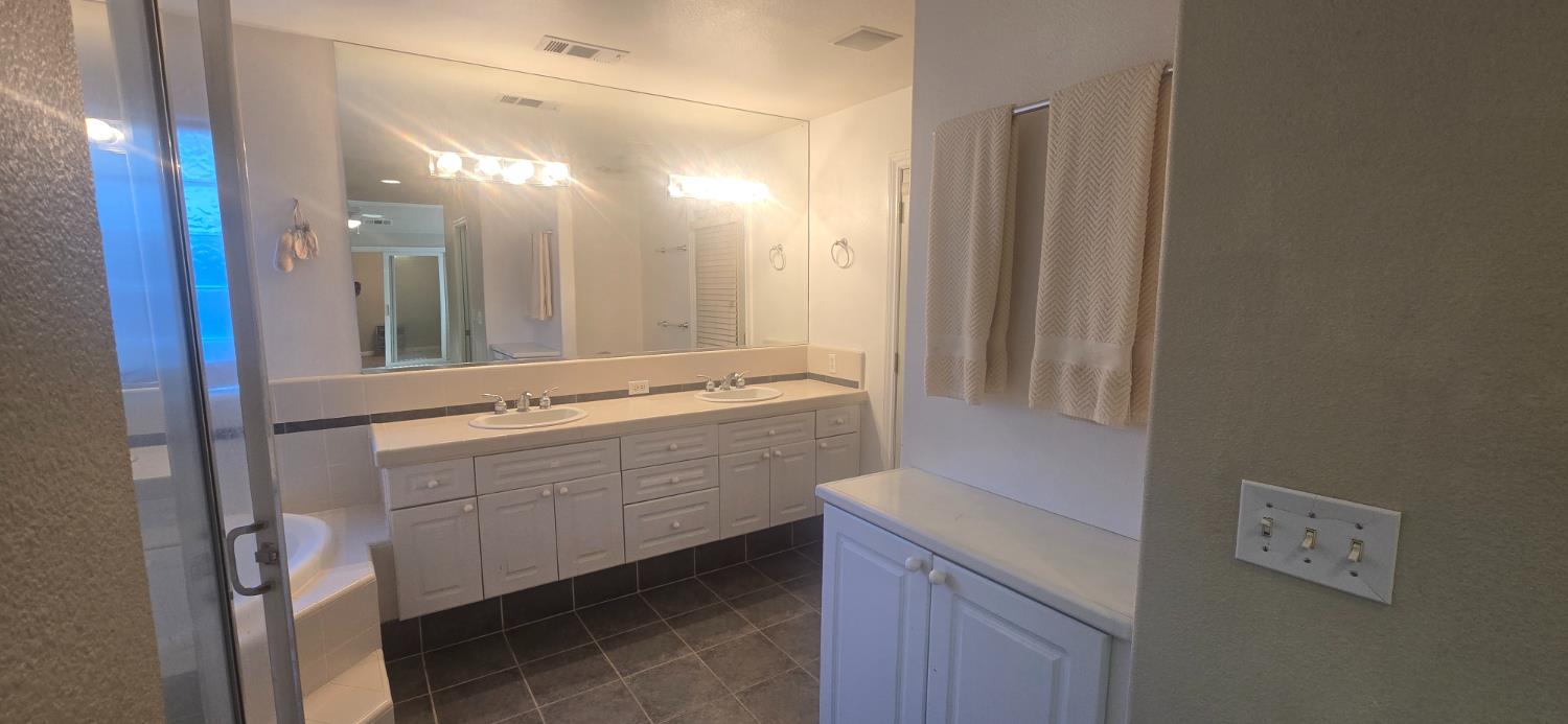 7449 N lodi ave, Fresno, CA 93722