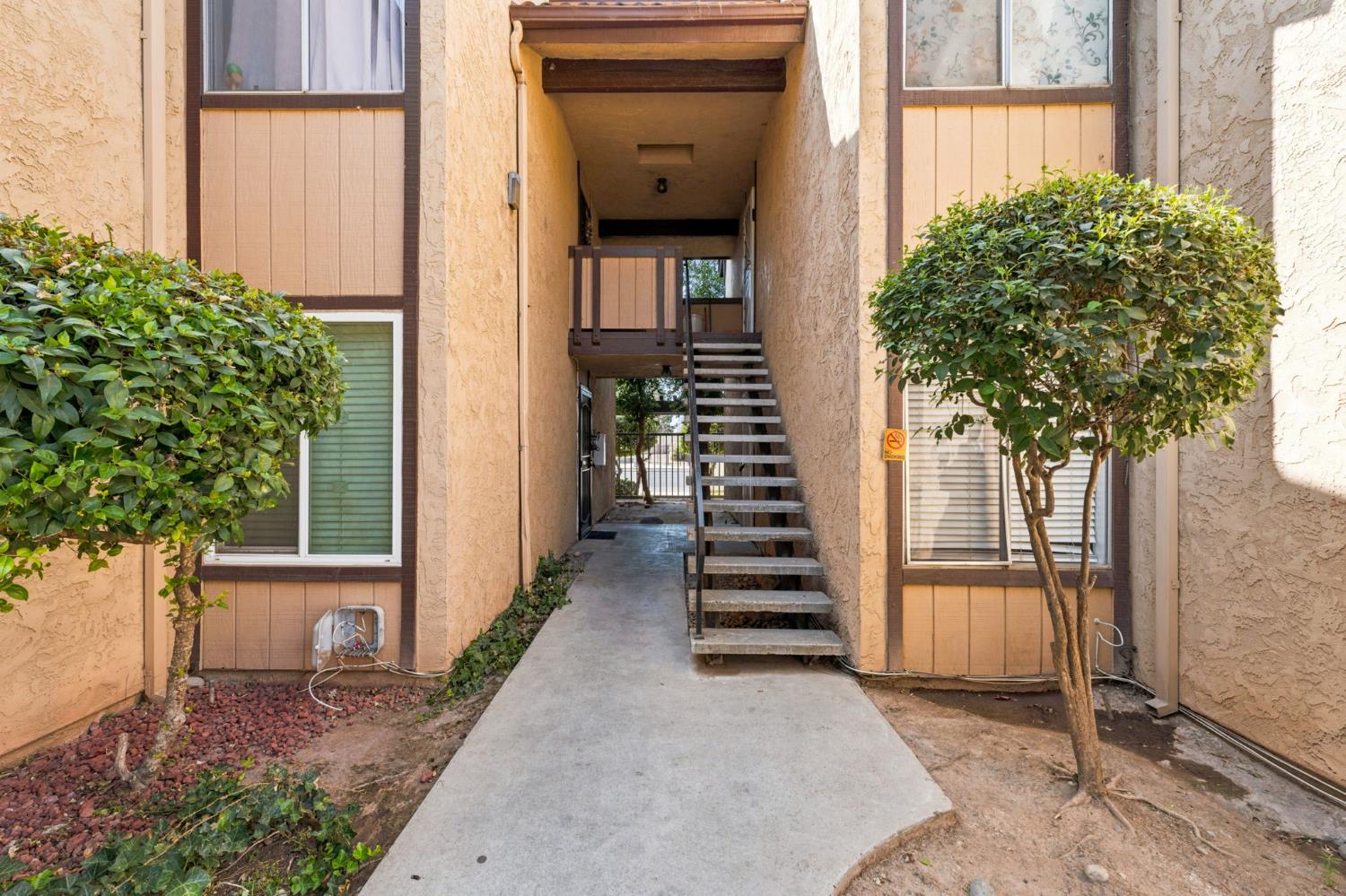 1550 W Ashlan Ave #203, Fresno, CA 93705