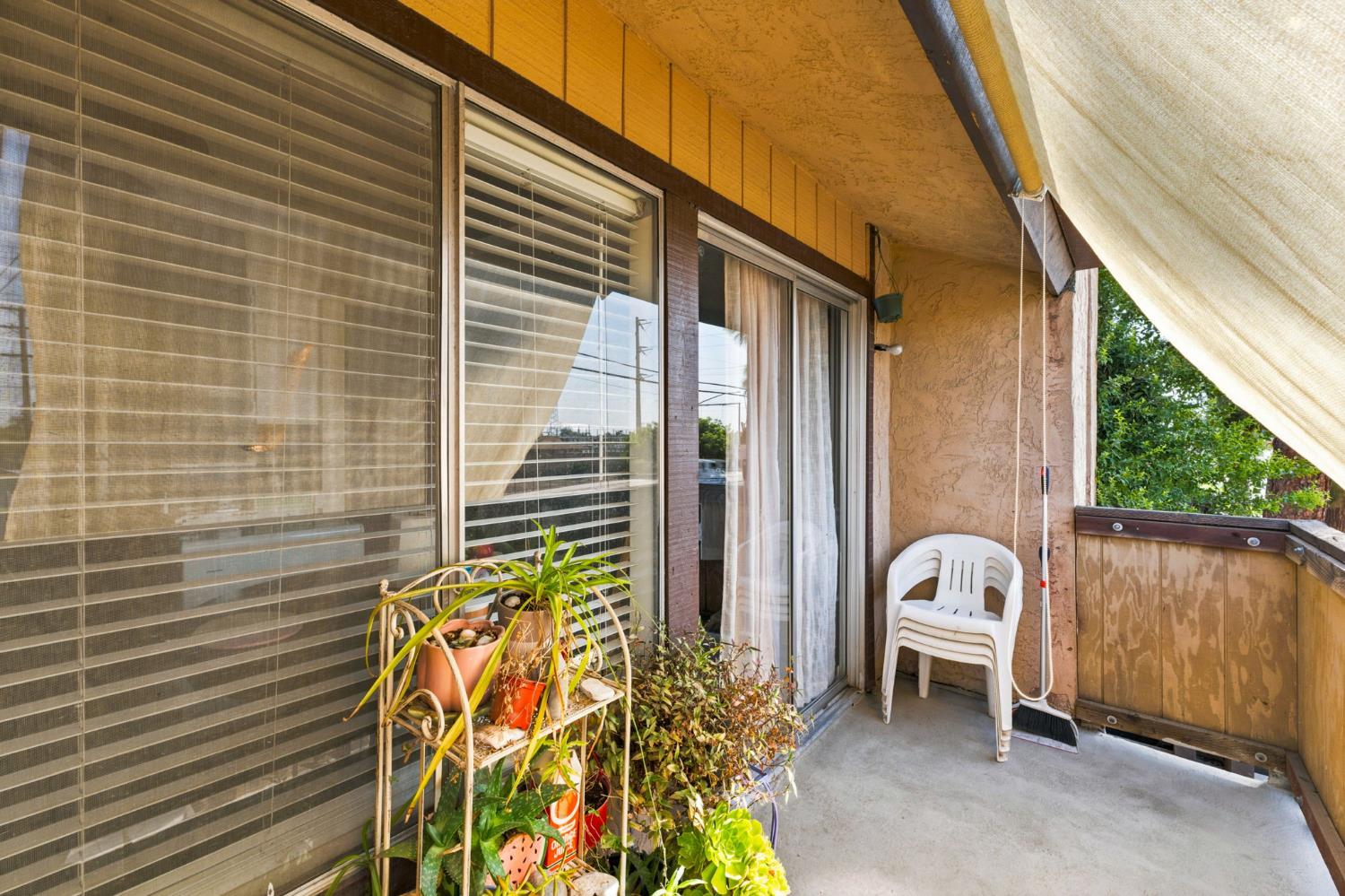 1550 W Ashlan Ave #203, Fresno, CA 93705