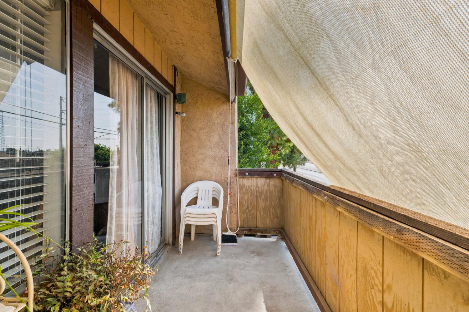1550 W Ashlan Ave #203, Fresno, CA 93705