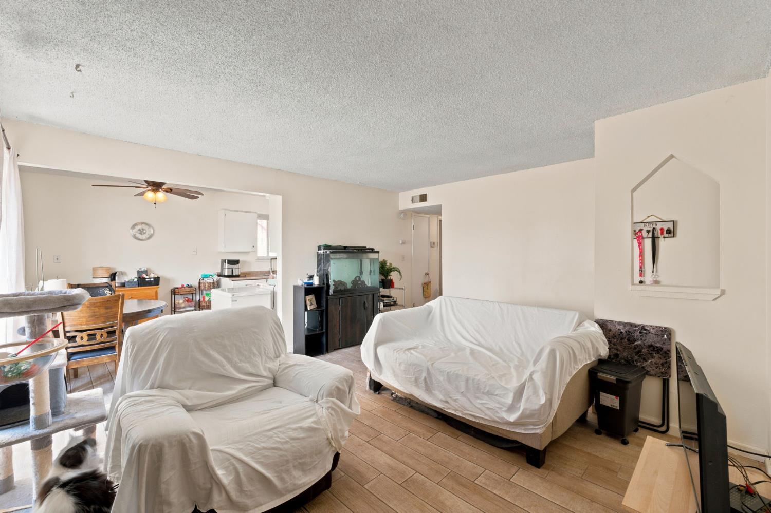 1550 W Ashlan Ave #203, Fresno, CA 93705