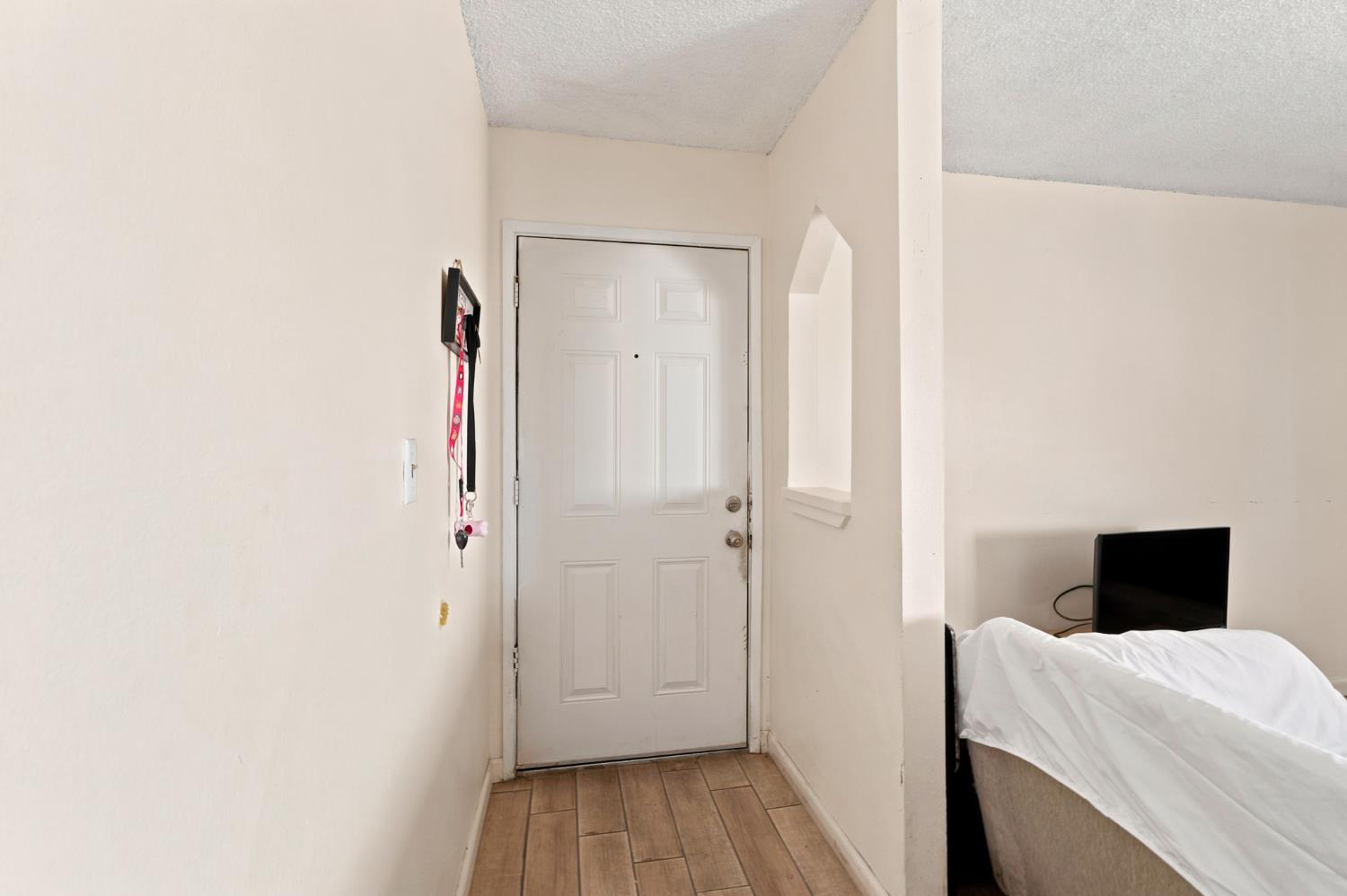 1550 W Ashlan Ave #203, Fresno, CA 93705