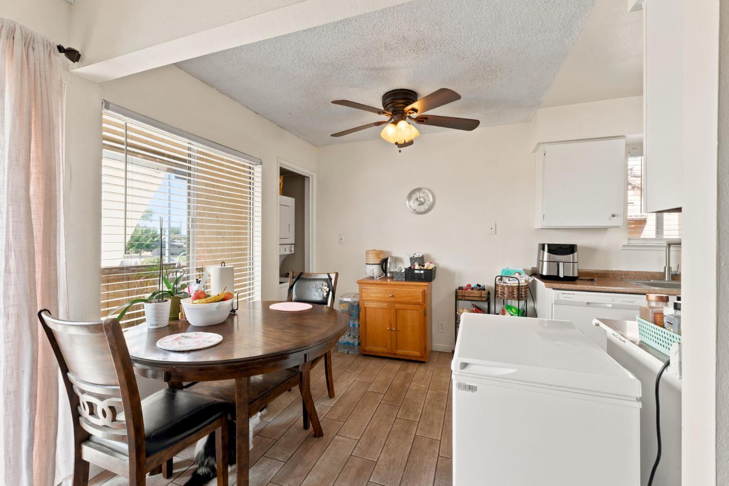 1550 W Ashlan Ave #203, Fresno, CA 93705