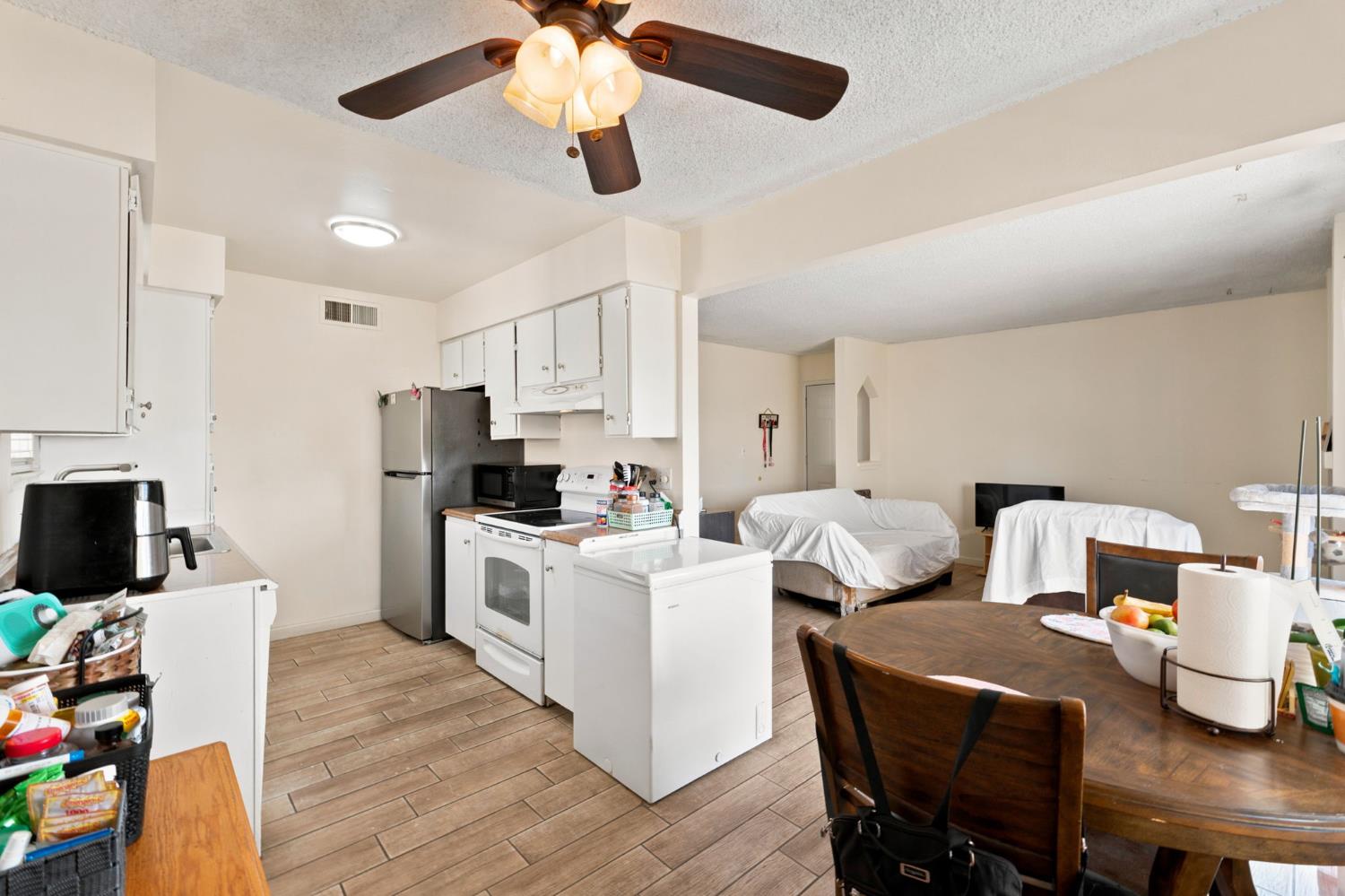1550 W Ashlan Ave #203, Fresno, CA 93705
