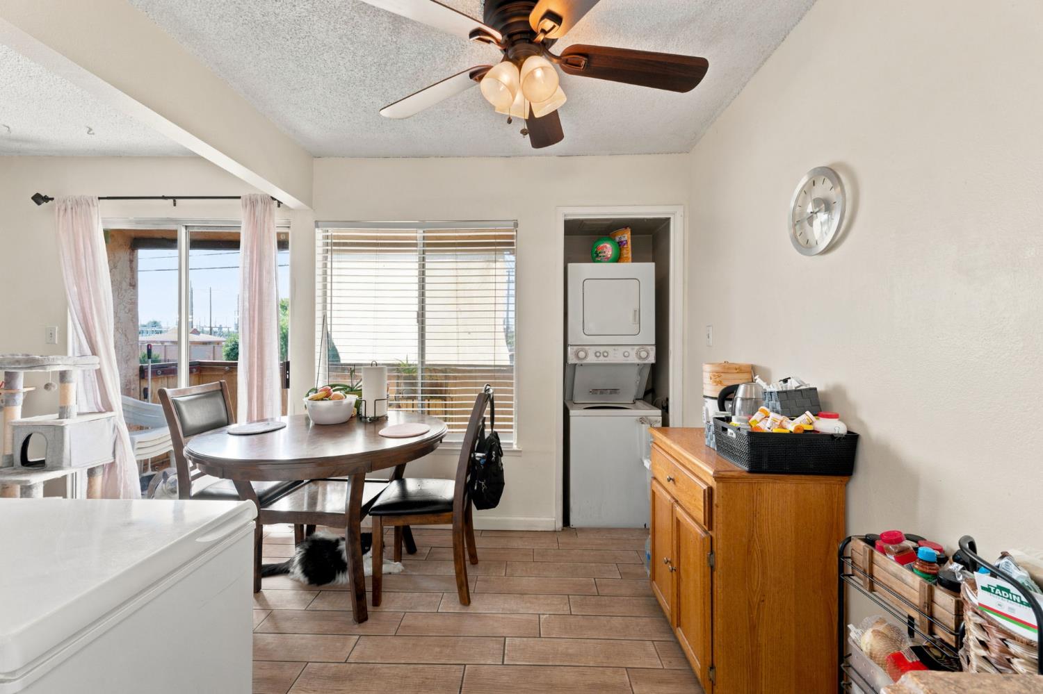 1550 W Ashlan Ave #203, Fresno, CA 93705