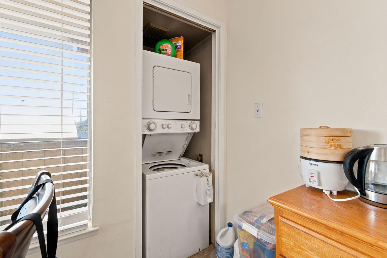 1550 W Ashlan Ave #203, Fresno, CA 93705