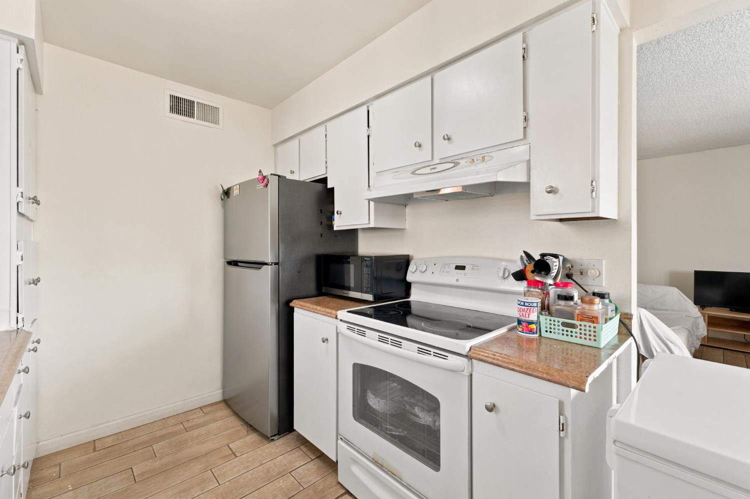1550 W Ashlan Ave #203, Fresno, CA 93705