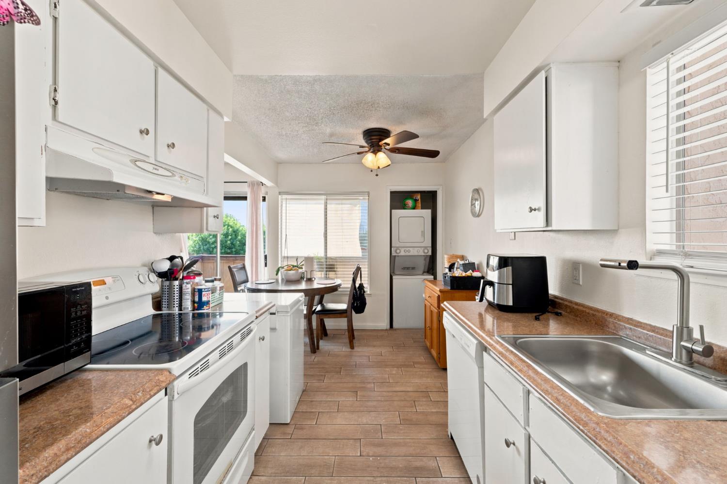 1550 W Ashlan Ave #203, Fresno, CA 93705