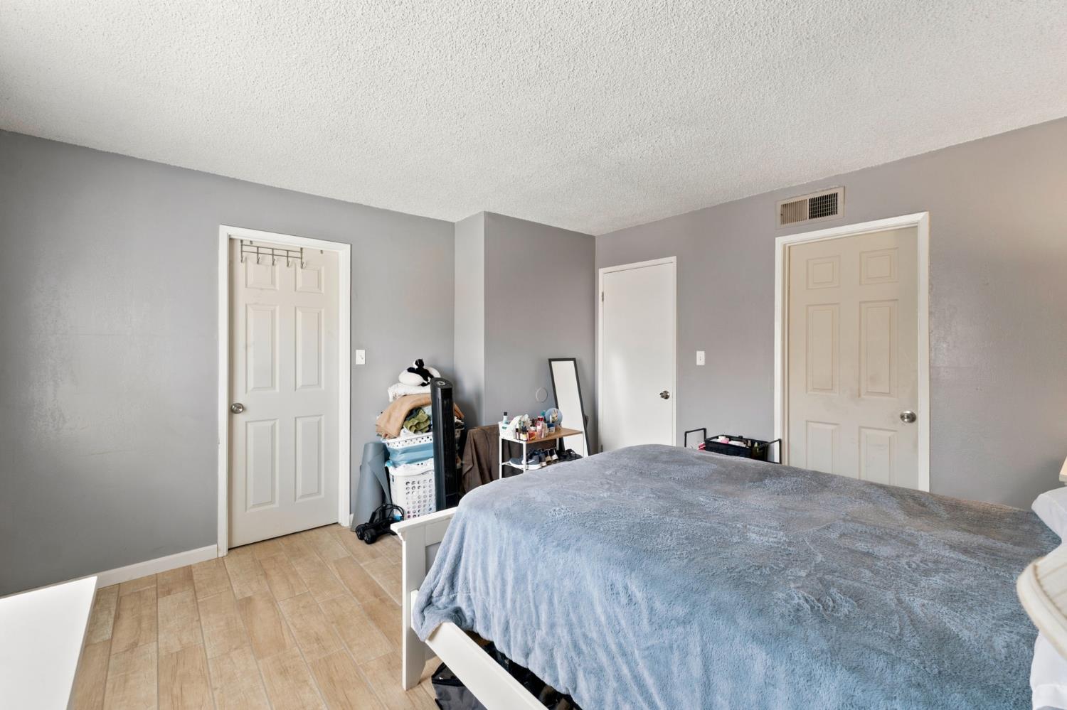 1550 W Ashlan Ave #203, Fresno, CA 93705