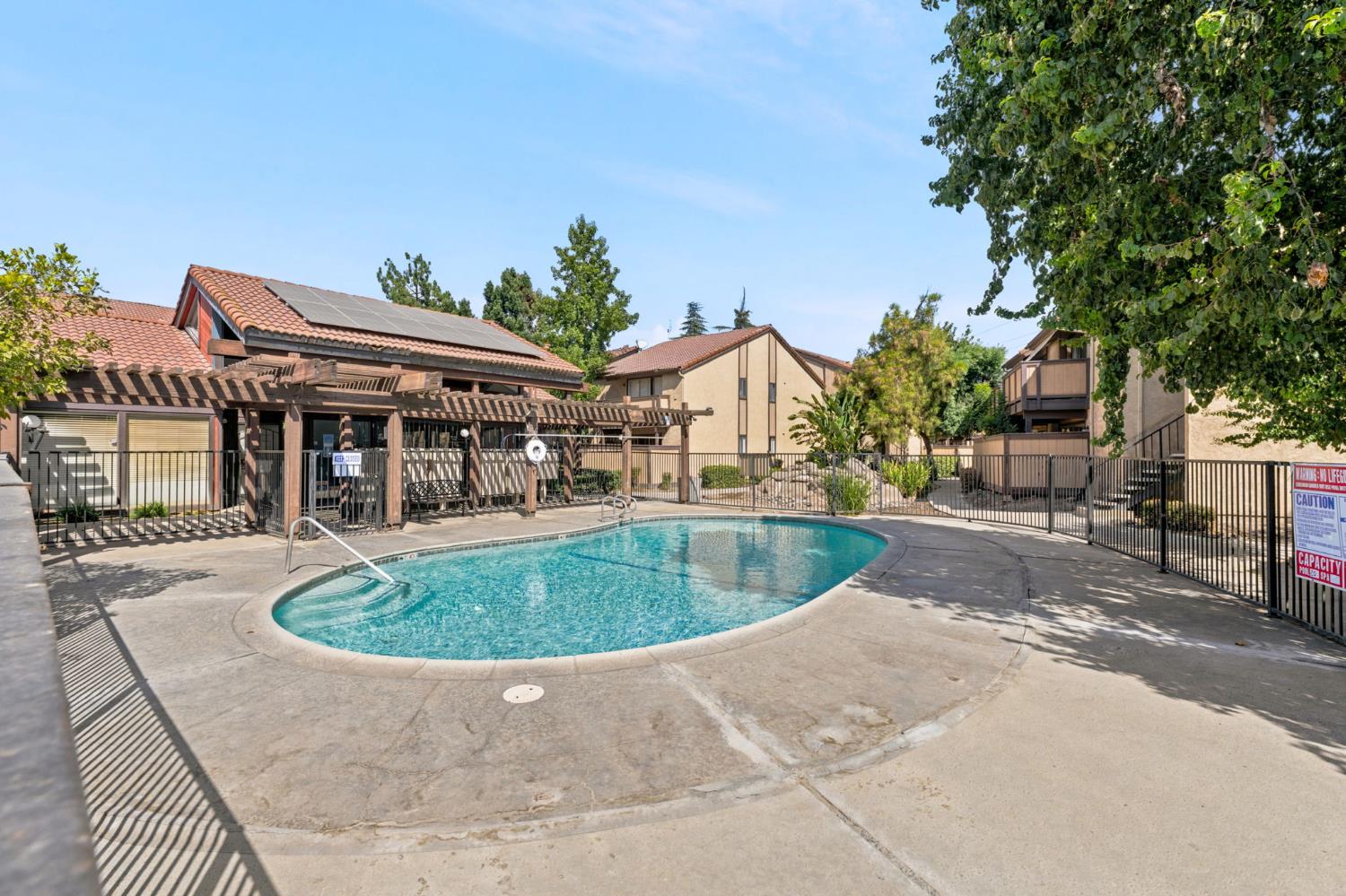 1550 W Ashlan Ave #203, Fresno, CA 93705