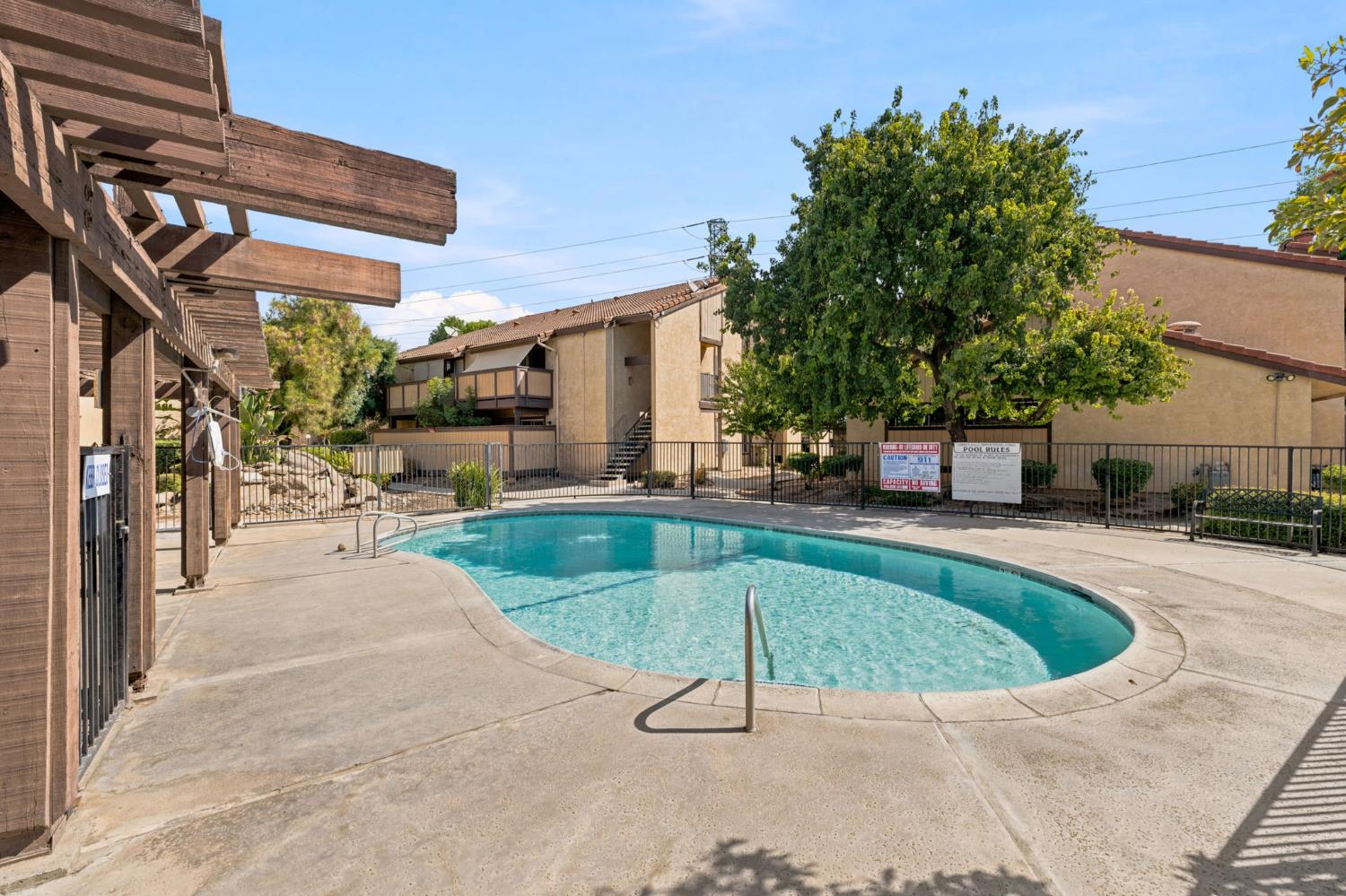 1550 W Ashlan Ave #203, Fresno, CA 93705