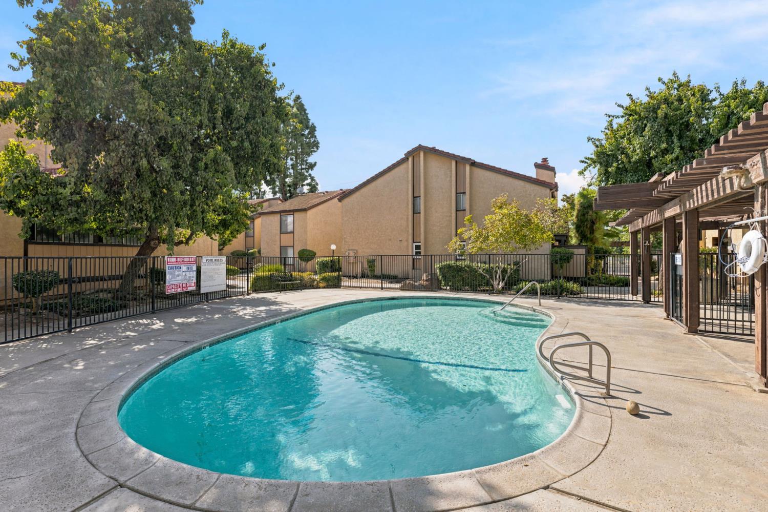 1550 W Ashlan Ave #203, Fresno, CA 93705