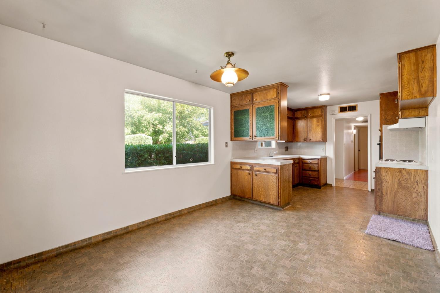 6354 N 11Th St, Fresno, CA 93710