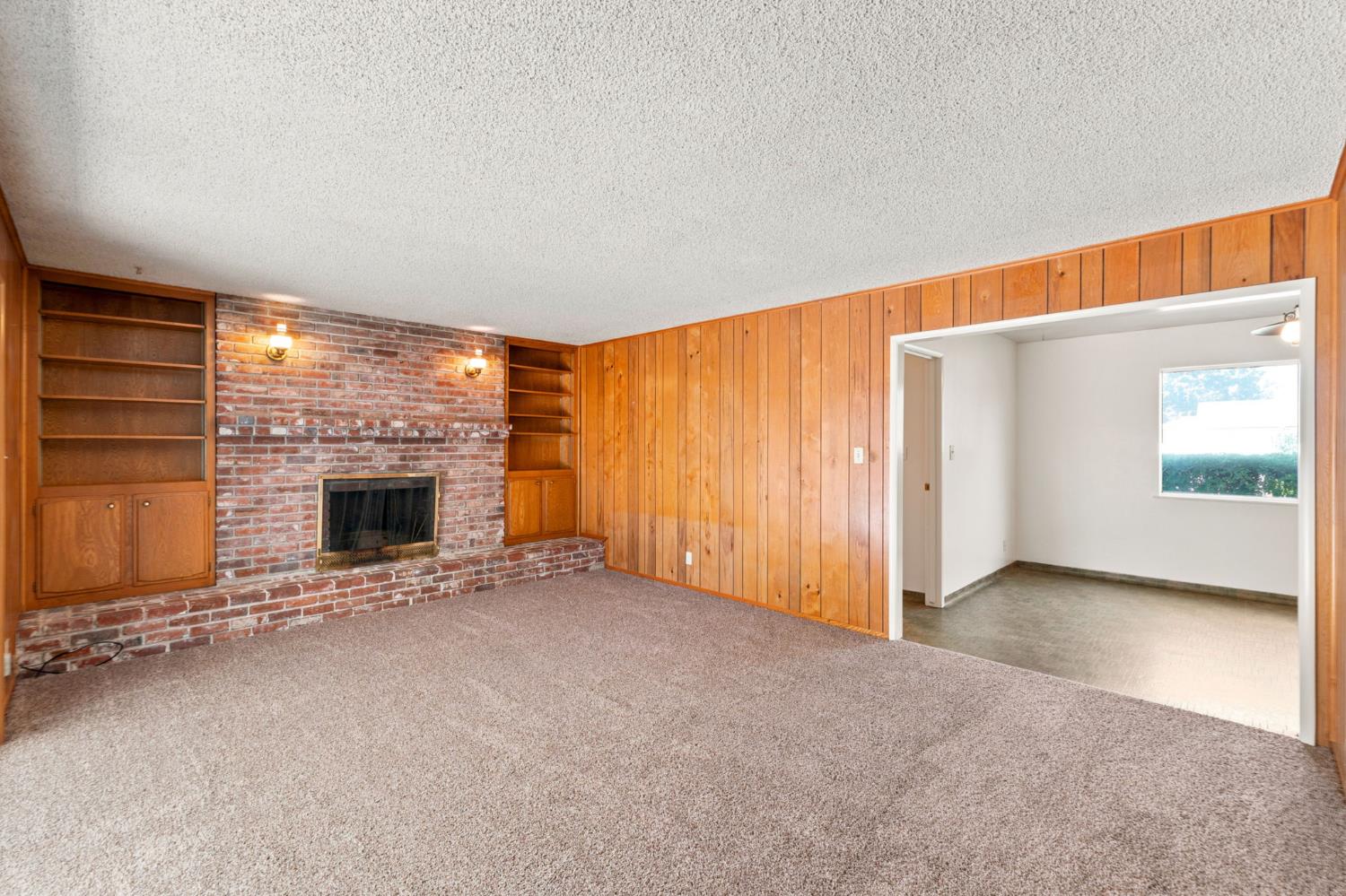 6354 N 11Th St, Fresno, CA 93710