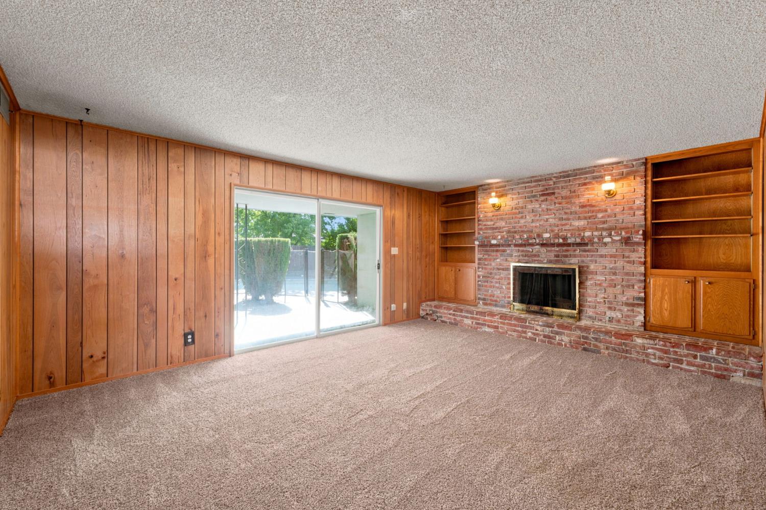 6354 N 11Th St, Fresno, CA 93710
