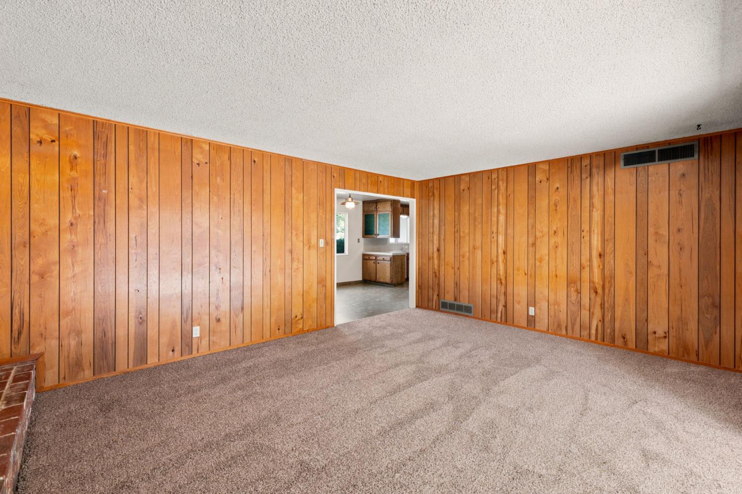 6354 N 11Th St, Fresno, CA 93710