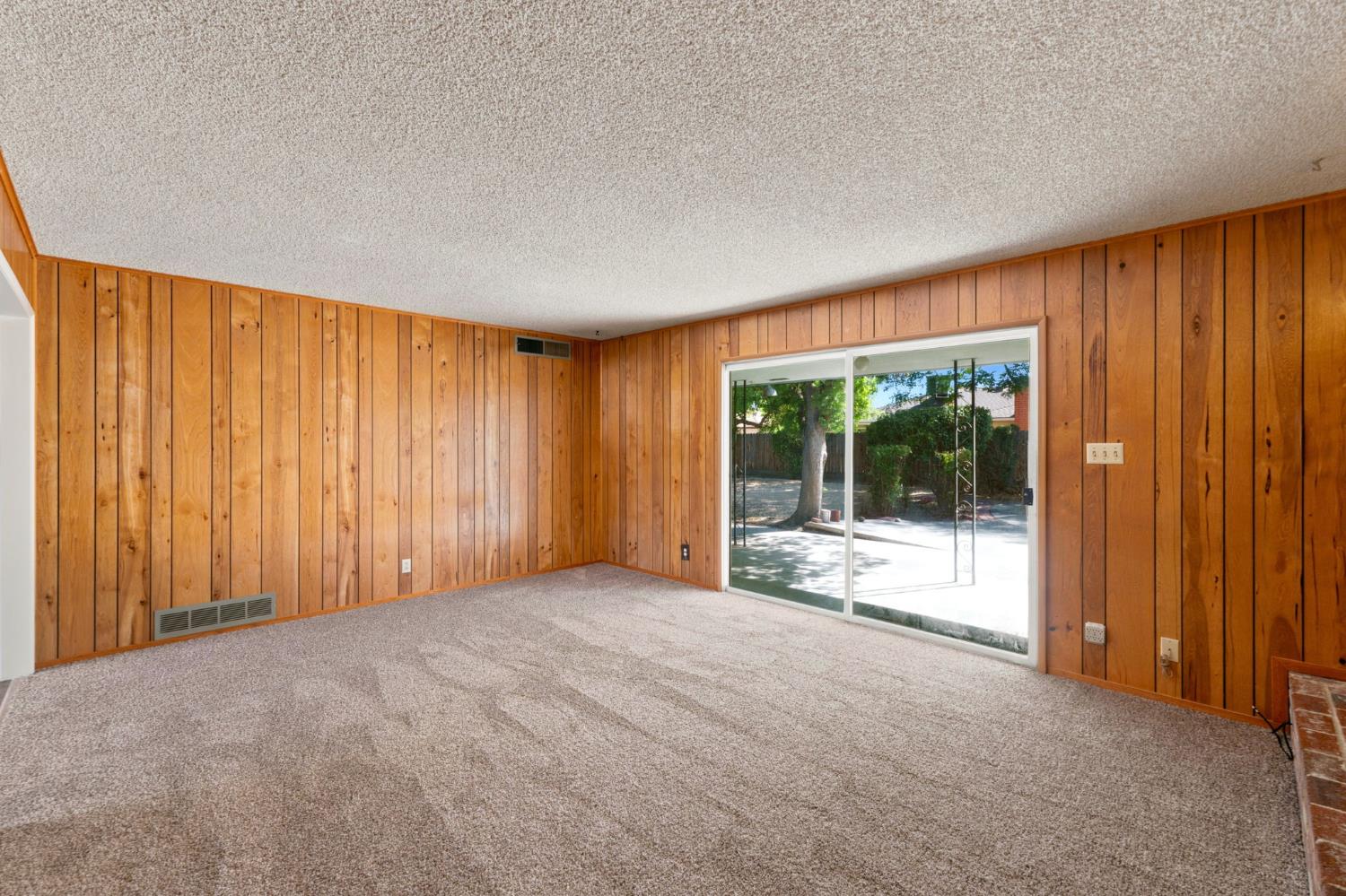6354 N 11Th St, Fresno, CA 93710