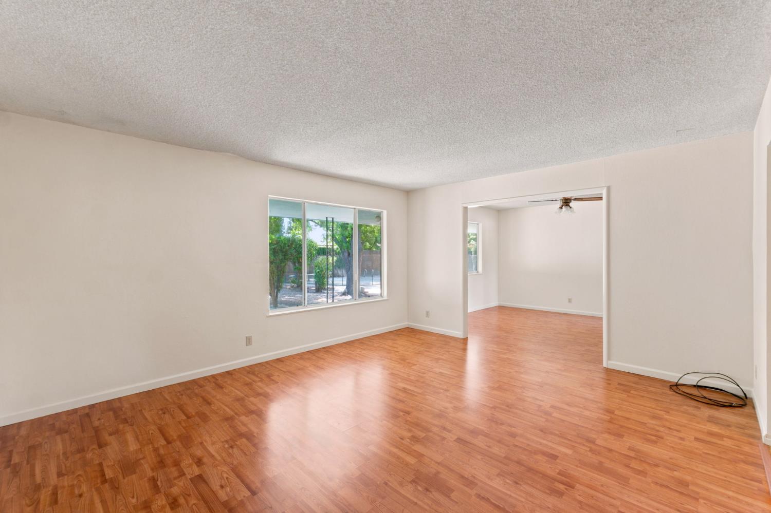 6354 N 11Th St, Fresno, CA 93710