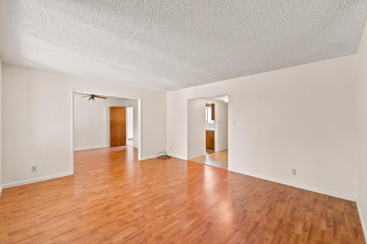 6354 N 11Th St, Fresno, CA 93710