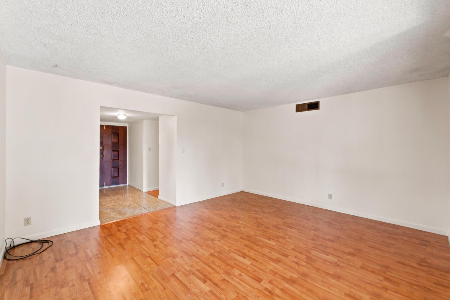6354 N 11Th St, Fresno, CA 93710