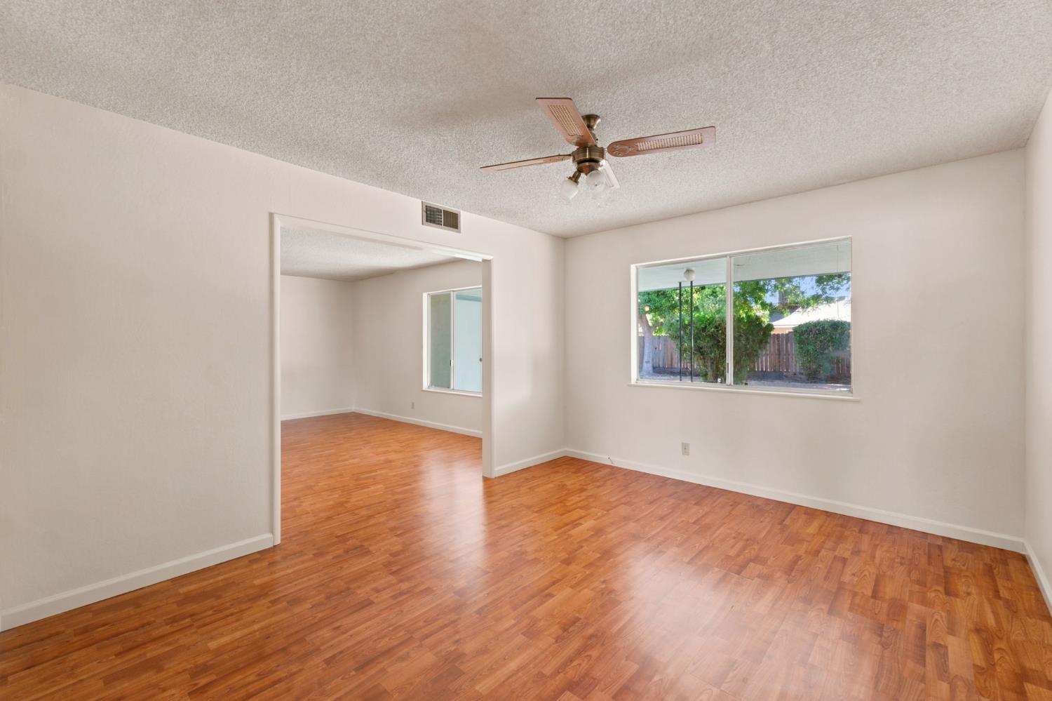 6354 N 11Th St, Fresno, CA 93710