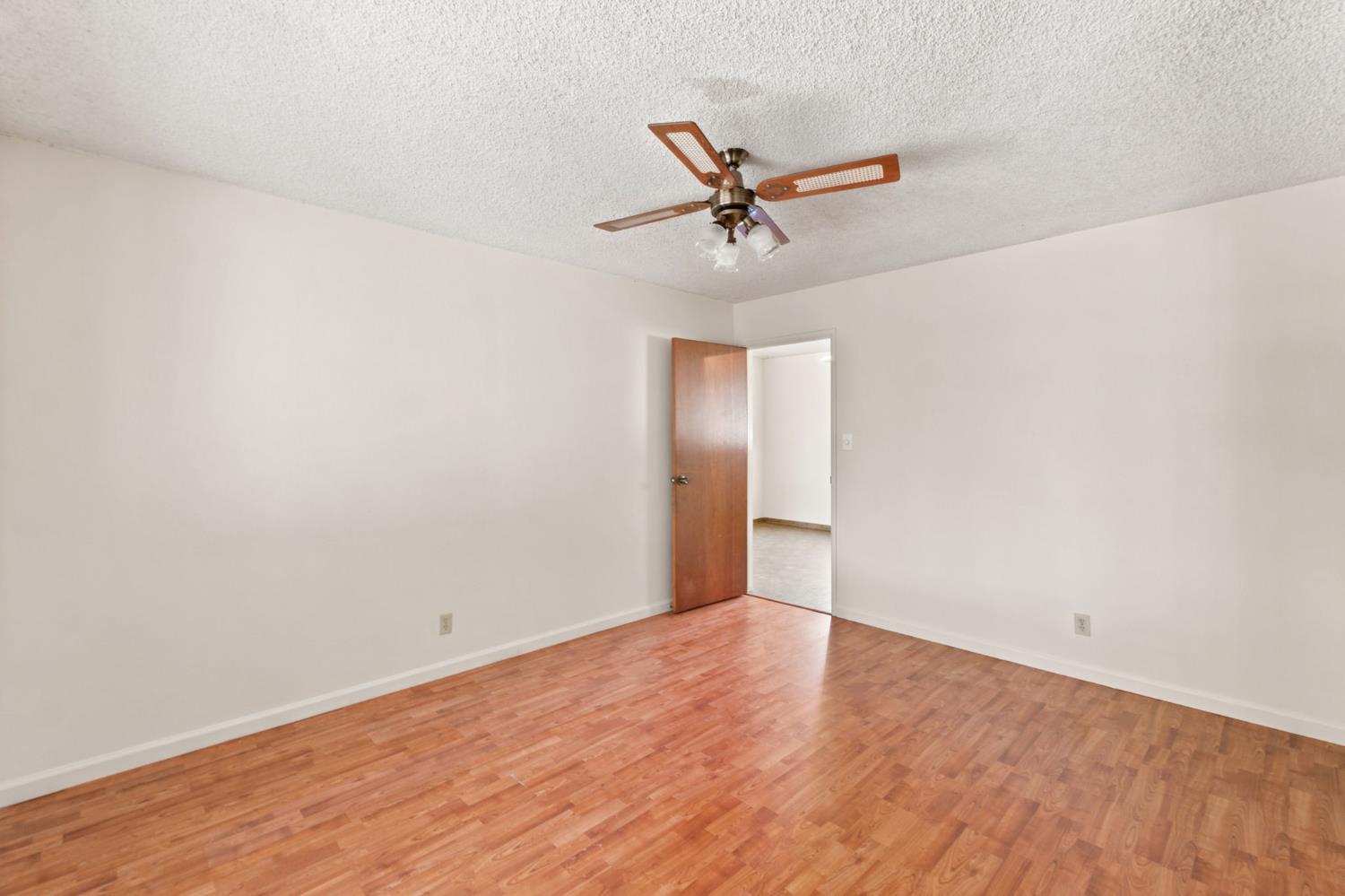 6354 N 11Th St, Fresno, CA 93710